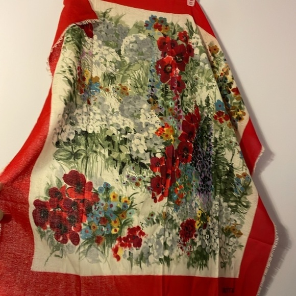 Vivienne Vintage Raw Edge Floral Square Scarf - Picture 3 of 16